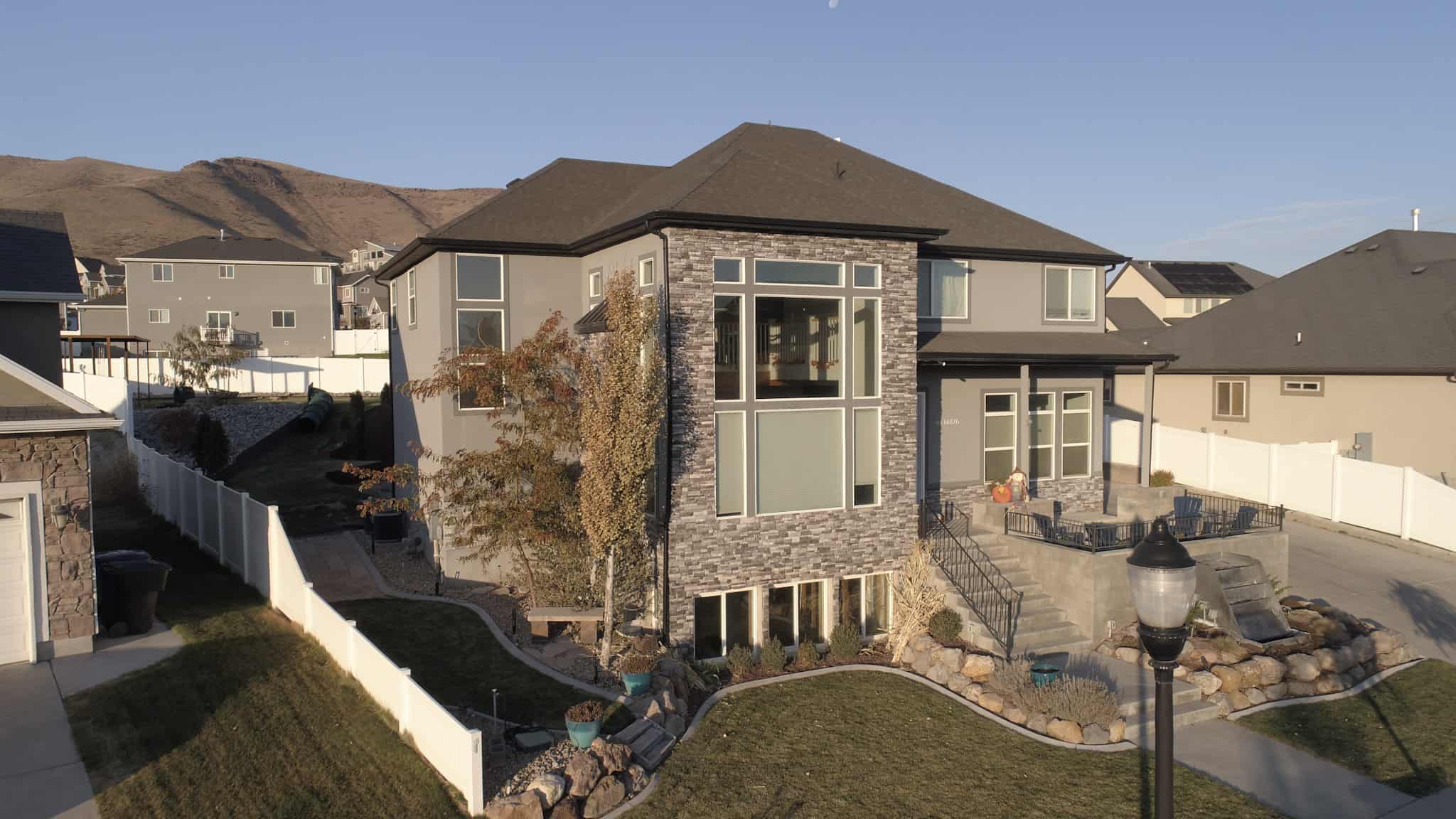 Left Side View of this 3-Bedroom,2664 Sq Ft Plan -187-1005