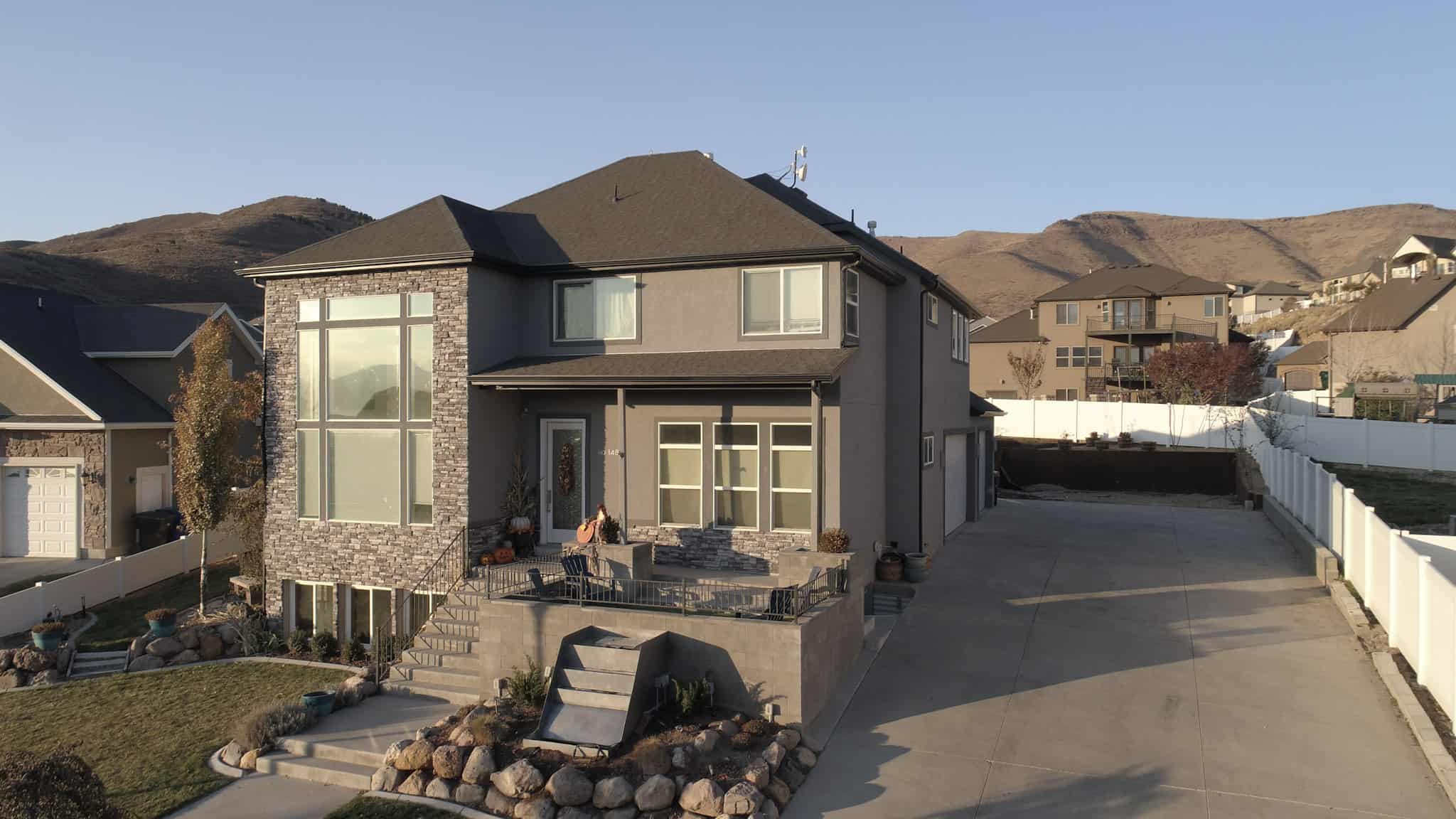 Front View of this 3-Bedroom,2664 Sq Ft Plan -187-1005