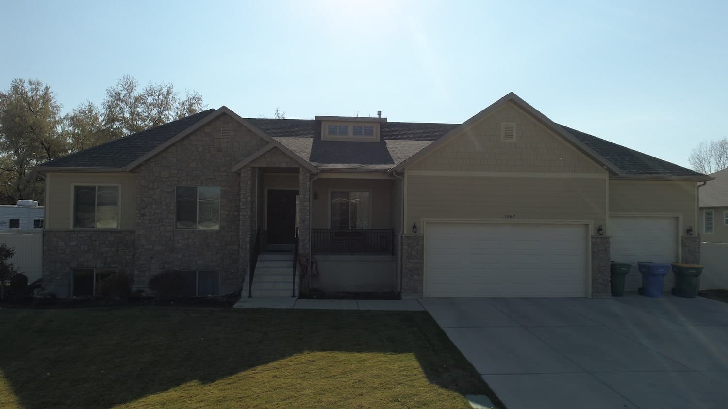 Front View of this 3-Bedroom,1555 Sq Ft Plan -187-1048
