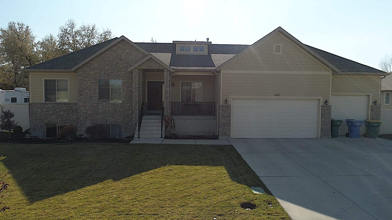 Front View of this 3-Bedroom,1555 Sq Ft Plan -187-1048