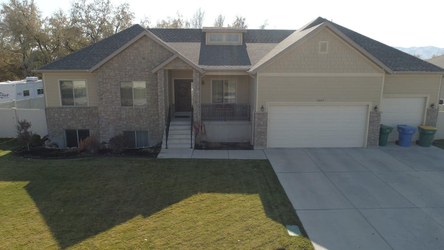 Front View of this 3-Bedroom,1555 Sq Ft Plan -187-1048