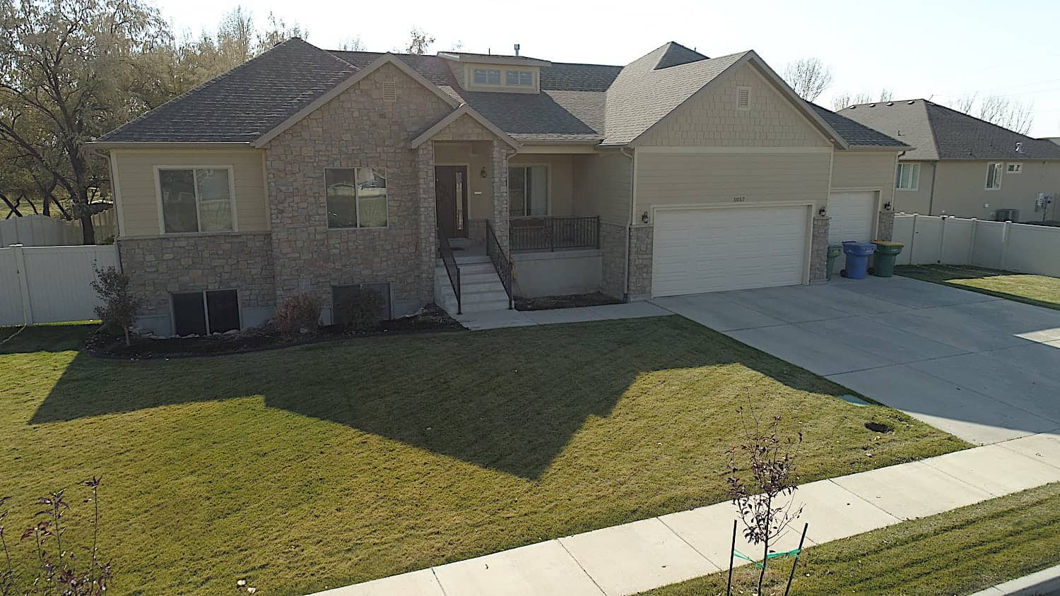 Left Side View of this 3-Bedroom,1555 Sq Ft Plan -187-1048