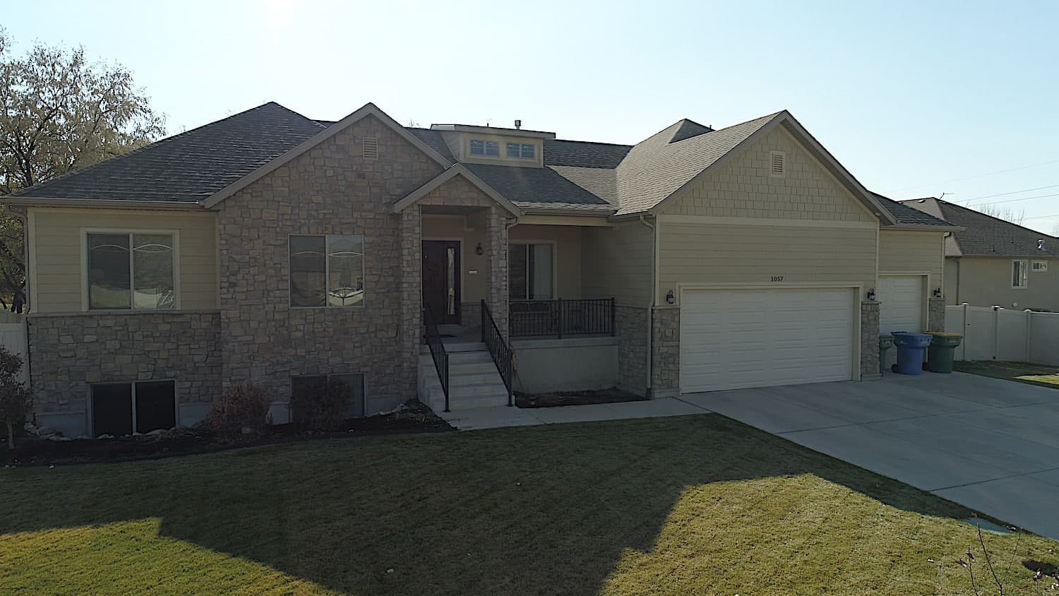 Front View of this 3-Bedroom,1555 Sq Ft Plan -187-1048