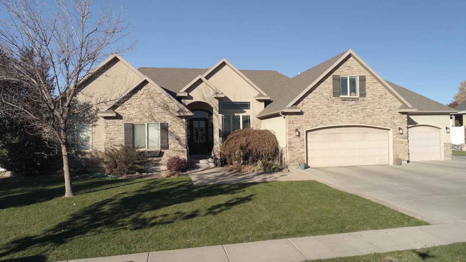 Front View of this 3-Bedroom,2199 Sq Ft Plan -187-1075