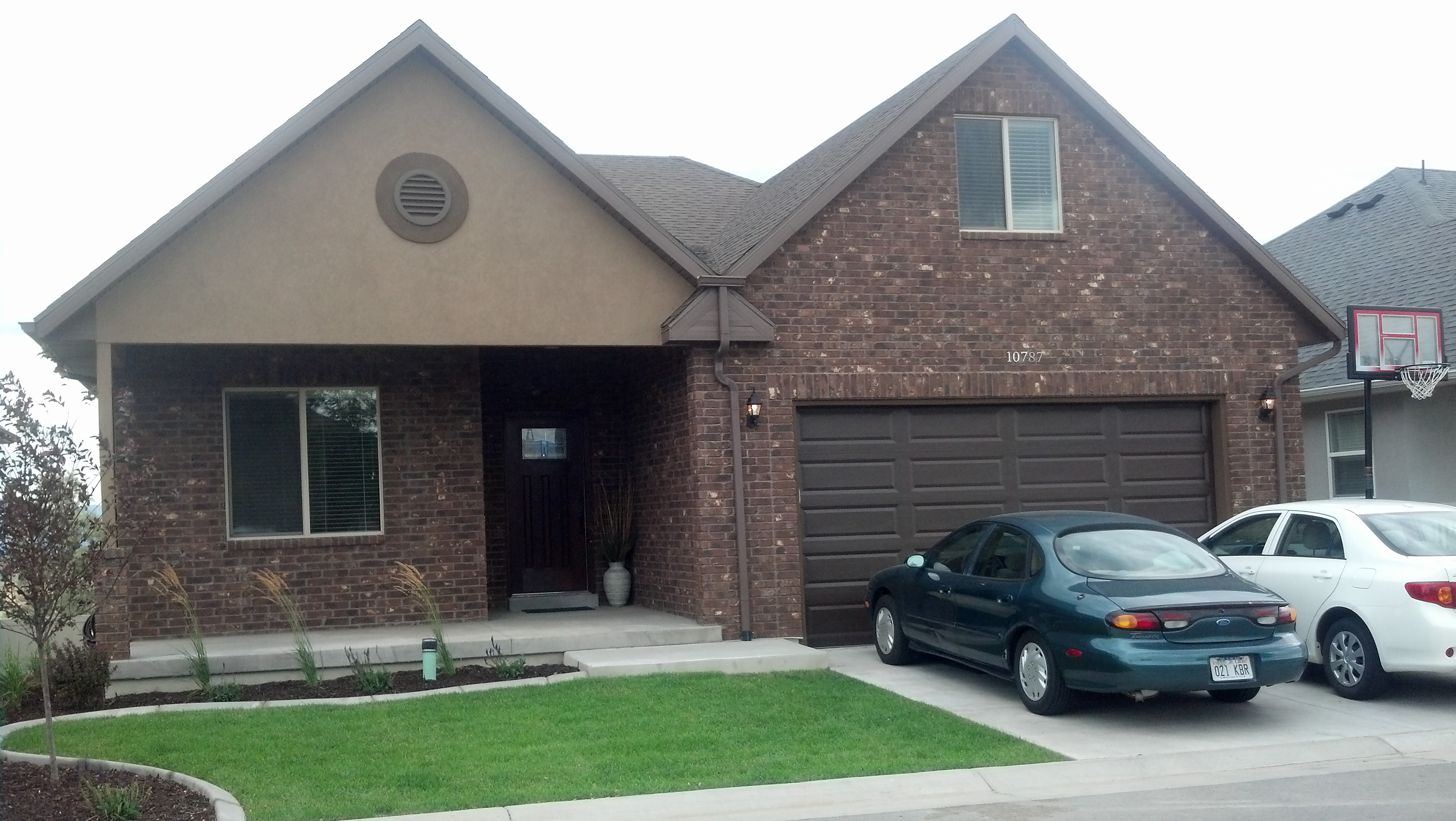 The Plan Collection: Front Elevation of Traditional House # 187-1093