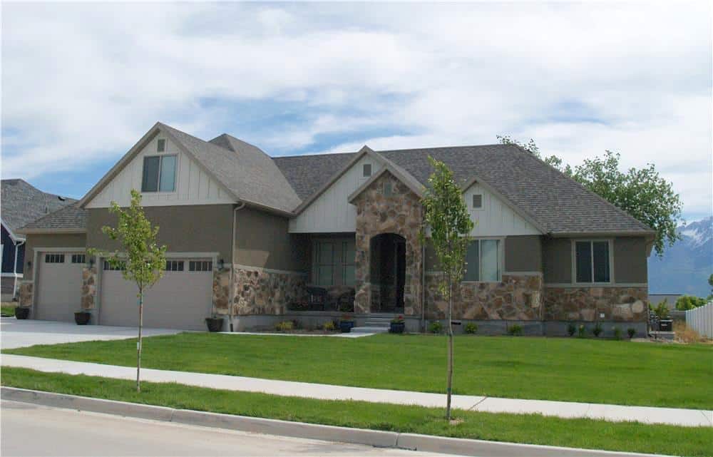 Right Side View of this 7-Bedroom,2400 Sq Ft Plan -187-1124
