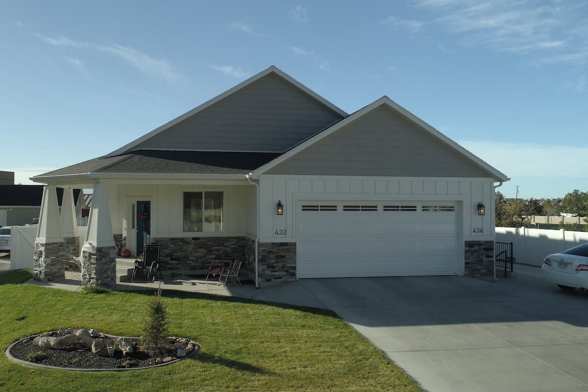 Right Side View of this 6-Bedroom,1801 Sq Ft Plan -187-1147