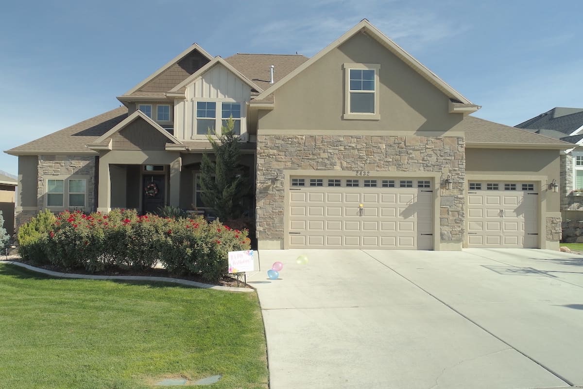 Front View of this 3-Bedroom,2920 Sq Ft Plan -187-1154