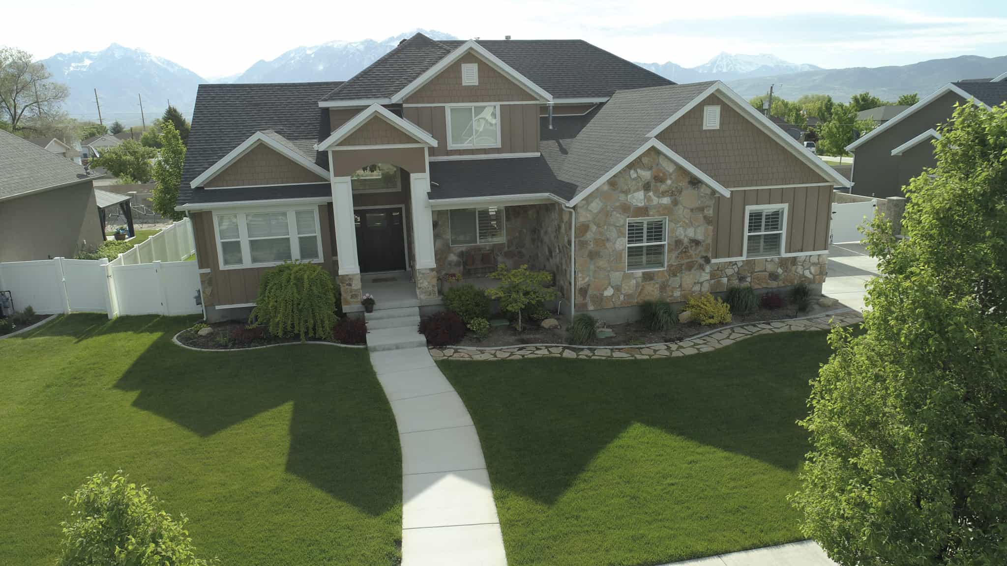 Front View of this 4-Bedroom,2504 Sq Ft Plan -187-1211