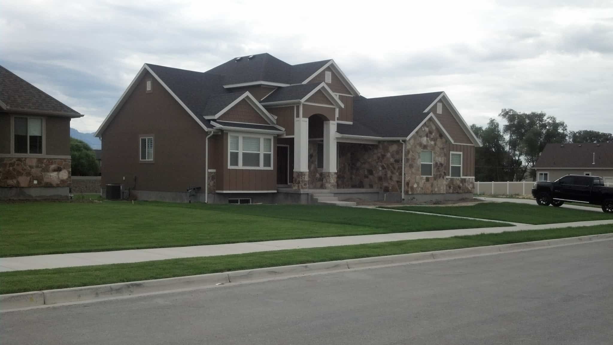 Left Side View of this 4-Bedroom,2504 Sq Ft Plan -187-1211