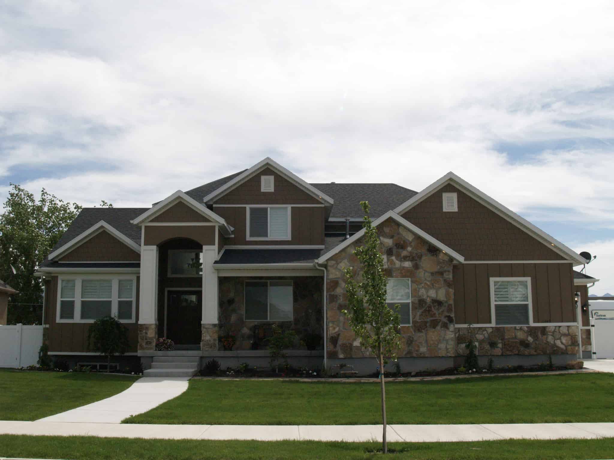 Front View of this 4-Bedroom,2504 Sq Ft Plan -187-1211
