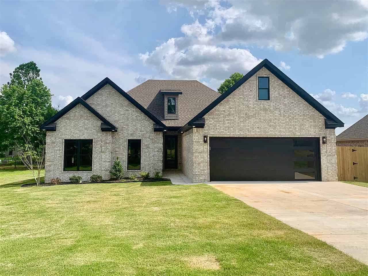 Front View of this 3-Bedroom,1775 Sq Ft Plan -193-1208