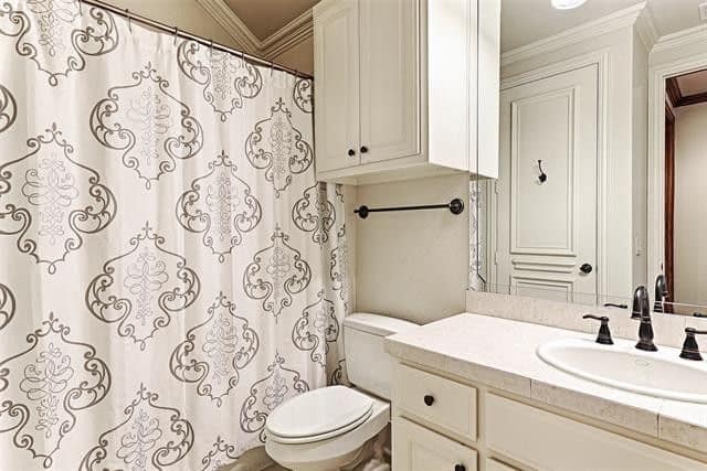 Bathroom of this 3-Bedroom,3889 Sq Ft Plan -195-1132