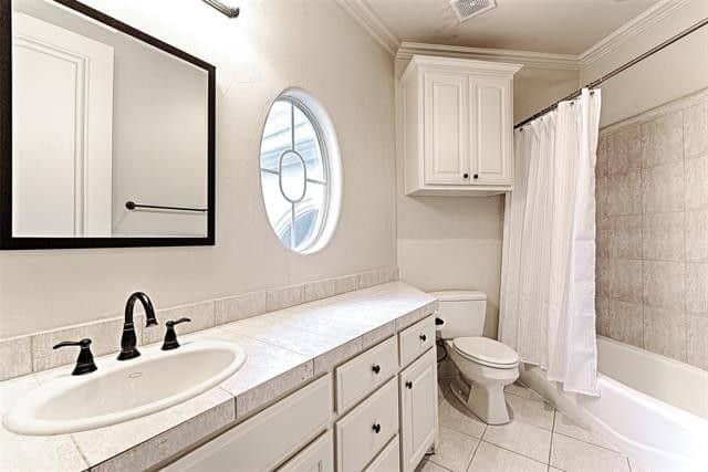 Bathroom of this 3-Bedroom,3889 Sq Ft Plan -195-1132