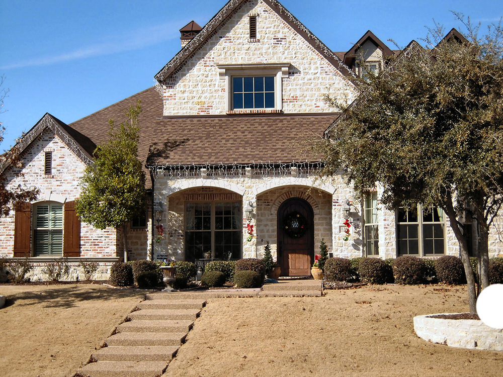 Front elevation of French home (ThePlanCollection: House Plan #195-1137)