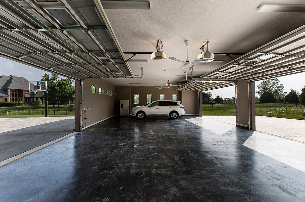 Garage of this 5-Bedroom,6121 Sq Ft Plan -6121