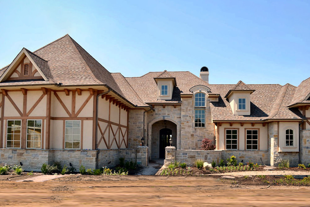 Mediterranean style home (ThePlanCollection: #195-1215)