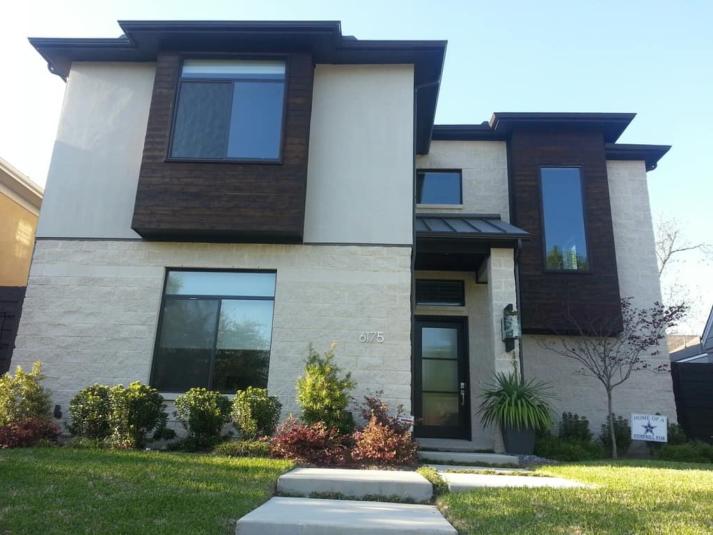 Front View of this 3-Bedroom,3940 Sq Ft Plan -195-1252