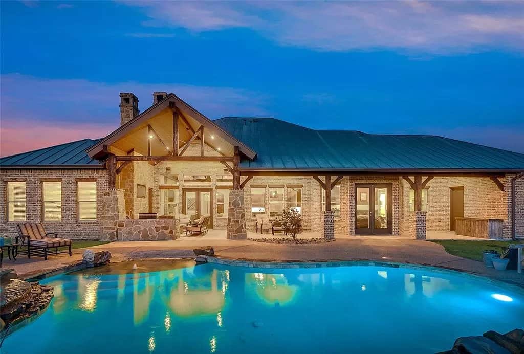 Rear View of this 4-Bedroom,3065 Sq Ft Plan -195-1265