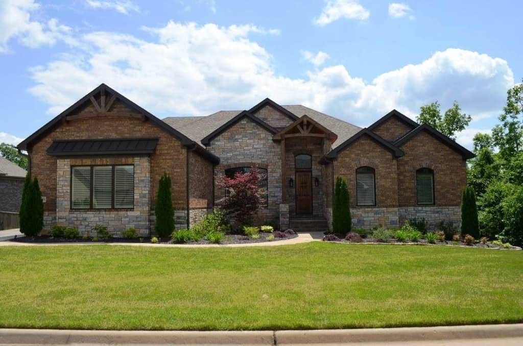 Luxury home (ThePlanCollection: Plan #195-1283)