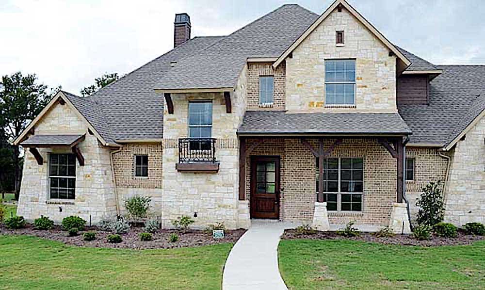 Front View of this 4-Bedroom,3164 Sq Ft Plan -195-1284