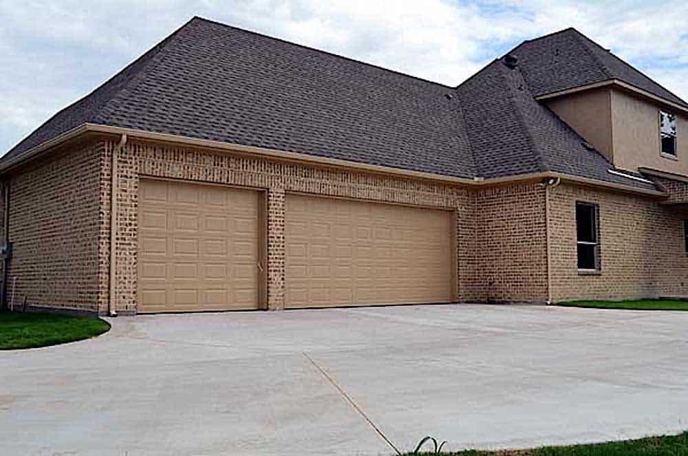 Garage of this 4-Bedroom,3164 Sq Ft Plan -195-1284