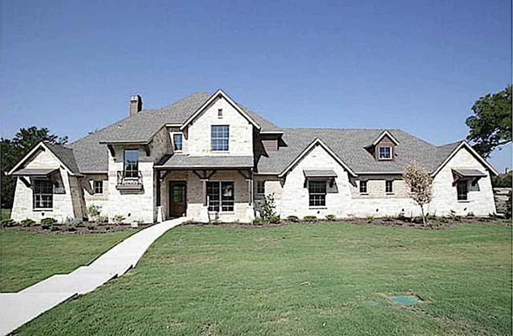 Front View of this 4-Bedroom,3164 Sq Ft Plan -195-1284