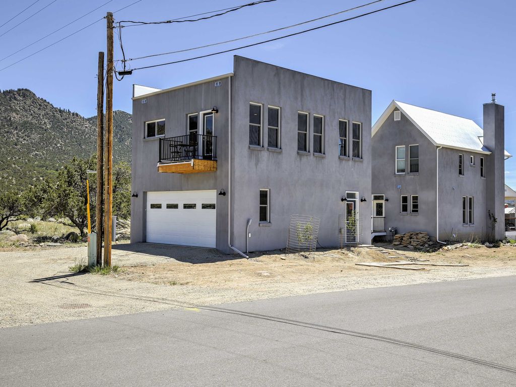 Side View of this 2-Bedroom,820 Sq Ft Plan -820