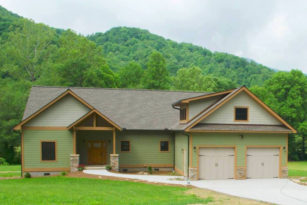 Ranch home plan (ThePlanCollection: House Plan #196-1090)
