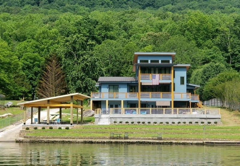 Rear View of this 3-Bedroom,2318 Sq Ft Plan -196-1283