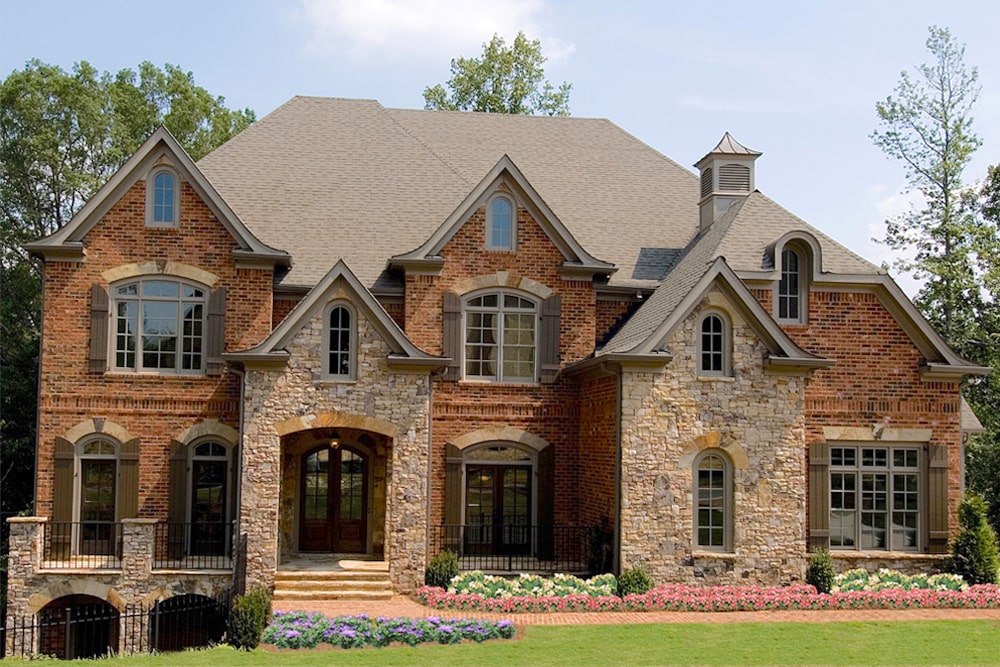 Traditional style home (ThePlanCollection: Plan #198-1018)