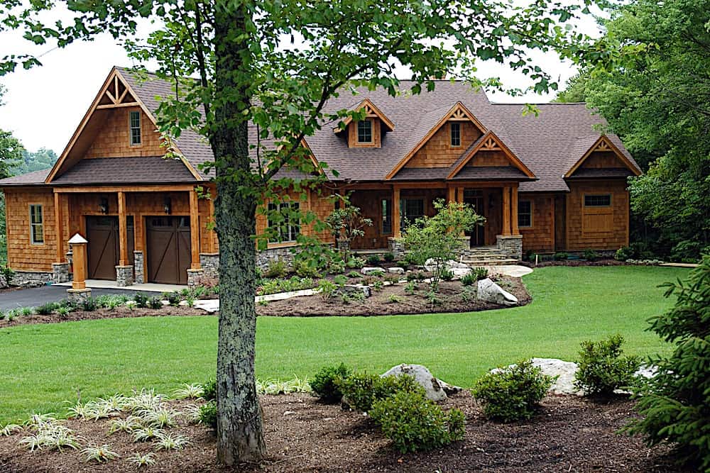 Front elevation of Cottage home (ThePlanCollection: House Plan #198-1096)