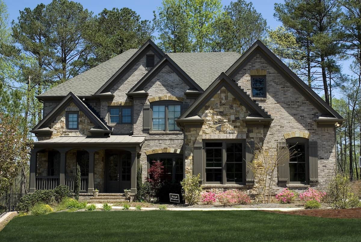 Front elevation of European home (ThePlanCollection: House Plan #198-1105)