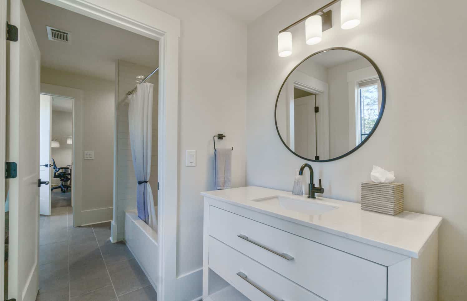 Bathroom of this 4-Bedroom,3334 Sq Ft Plan -198-1163