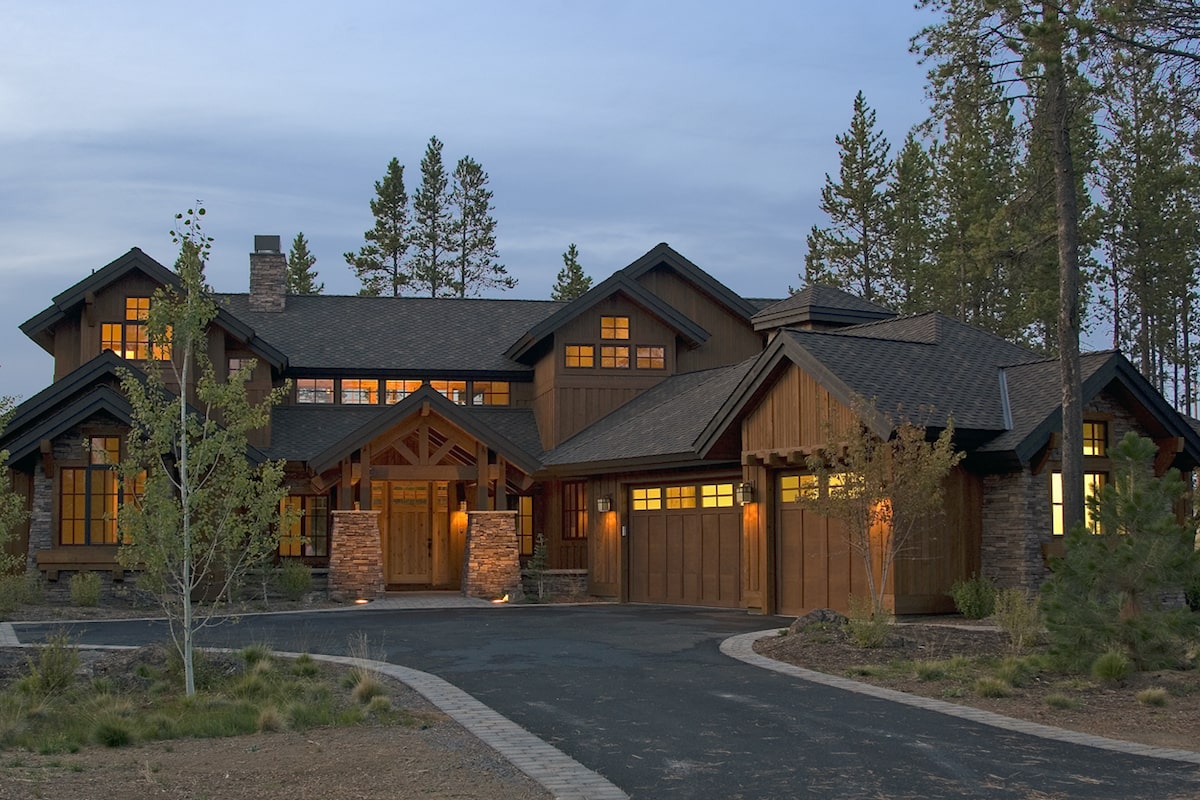 Craftsman style home (ThePlanCollection: Plan #202-1004)