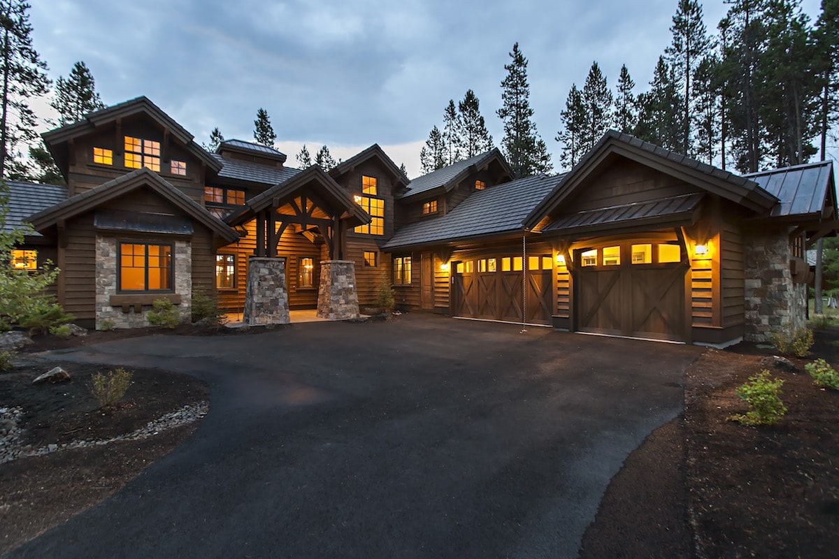 Craftsman style home (ThePlanCollection: Plan #202-1006)