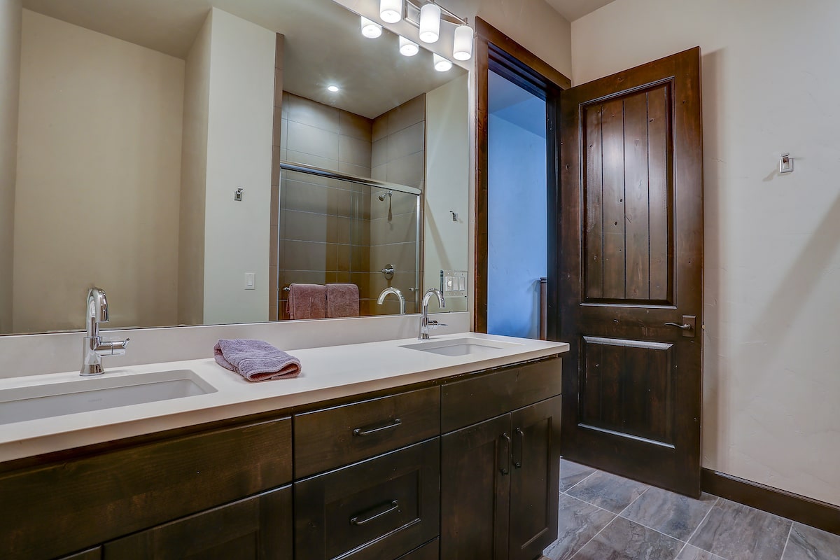 Bathroom of this 5-Bedroom,4412 Sq Ft Plan -4412