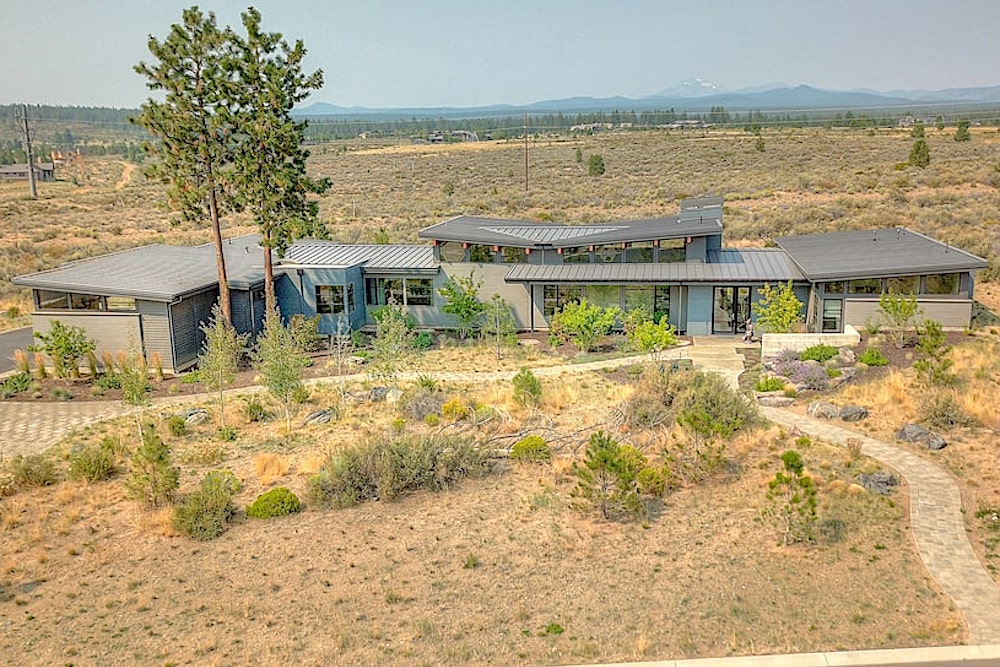Transitional Modern home (ThePlanCollection: Plan #202-1026)