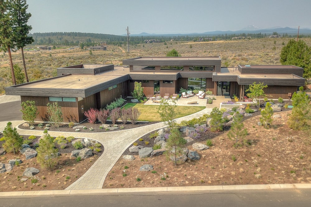 Modern style home (ThePlanCollection: Plan #202-1027)