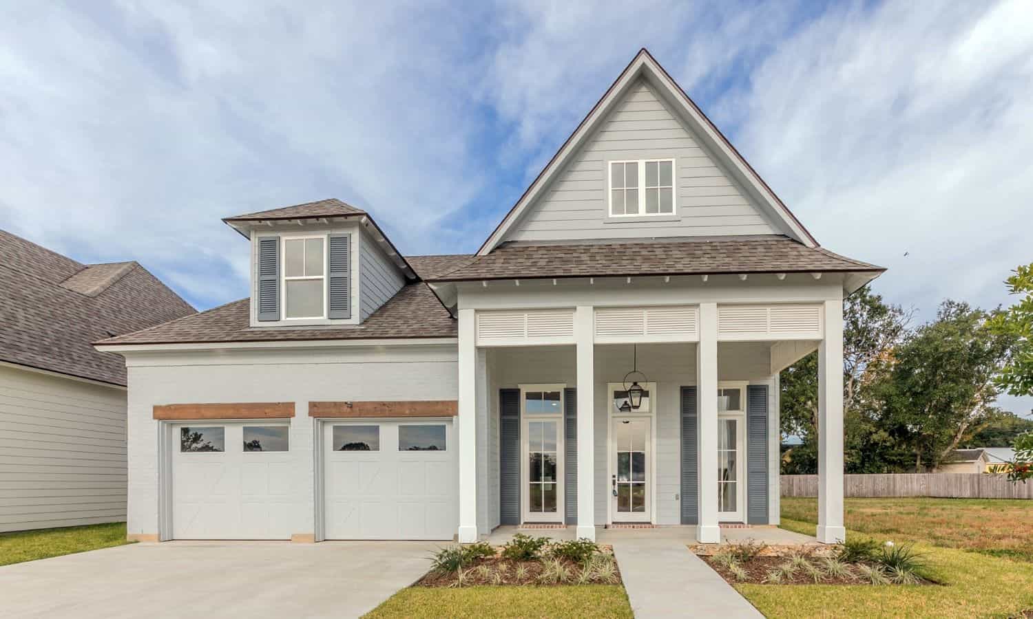 Front elevation of Transitional home (ThePlanCollection: House Plan #204-1031)