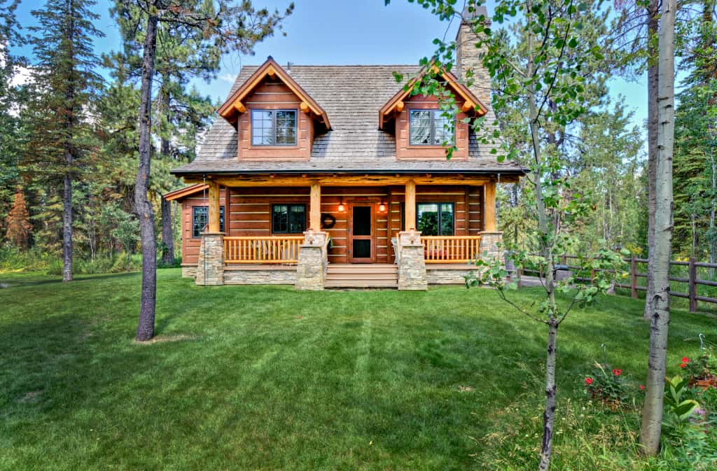 Log Cabin home (ThePlanCollection: Plan #205-1018)