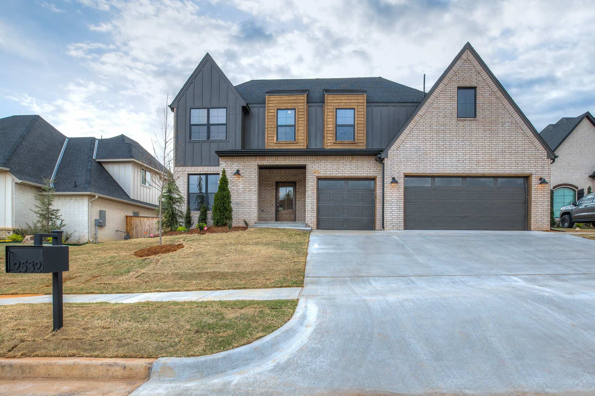 Front View of this 3-Bedroom,2768 Sq Ft Plan -212-1008
