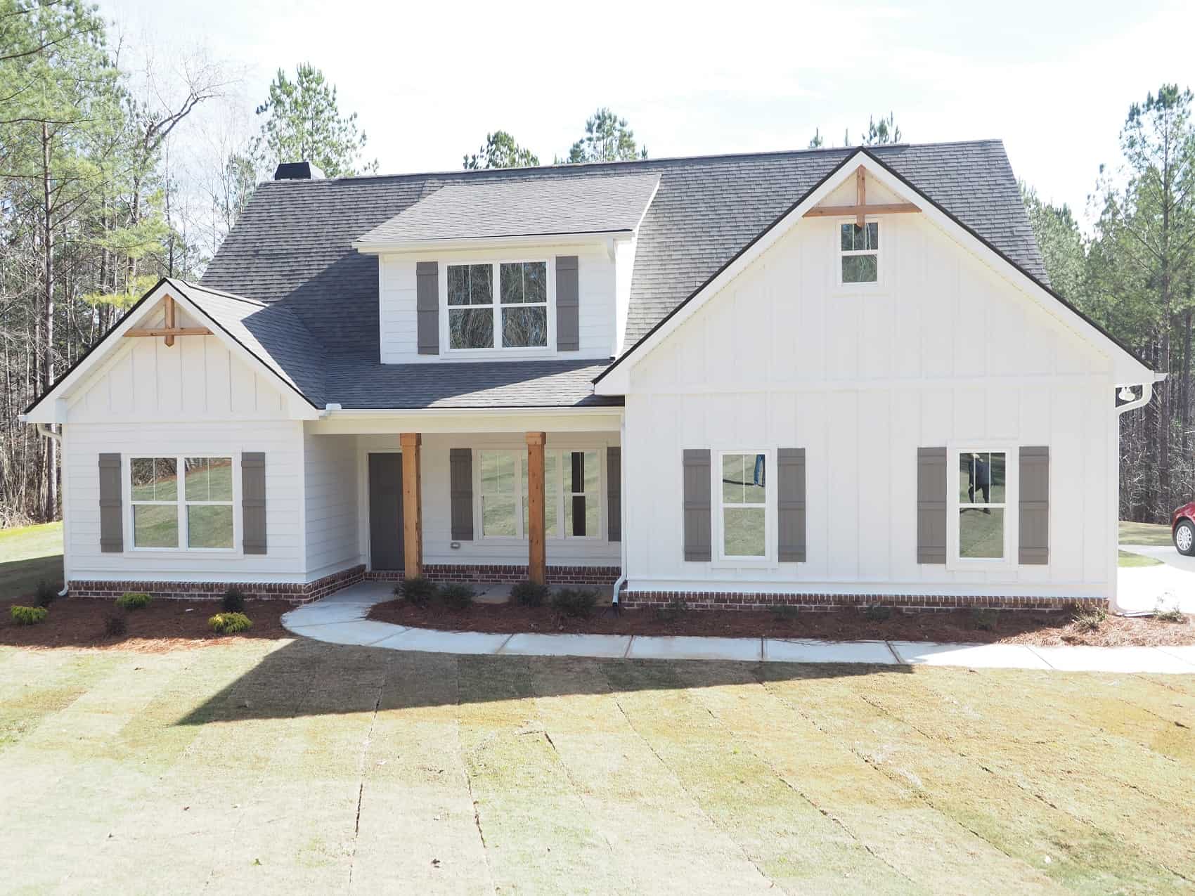 Front elevation of Craftsman home (ThePlanCollection: House Plan #213-1018)