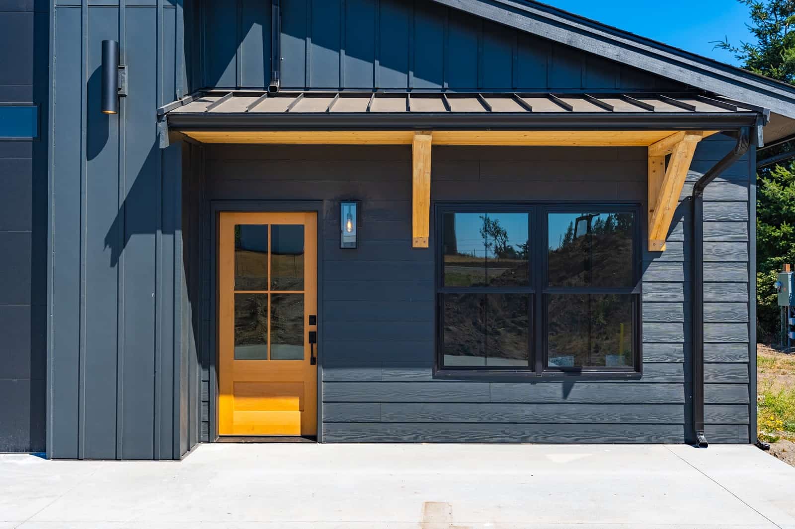 Front View of this 1-Bedroom,784 Sq Ft Plan -214-1005
